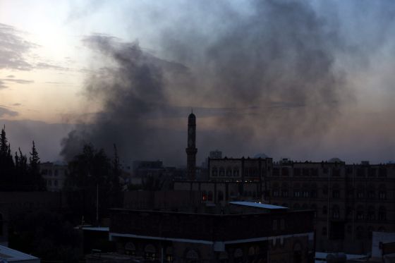 Al menos 20 muertos por varias explosiones en la capital de Yemen