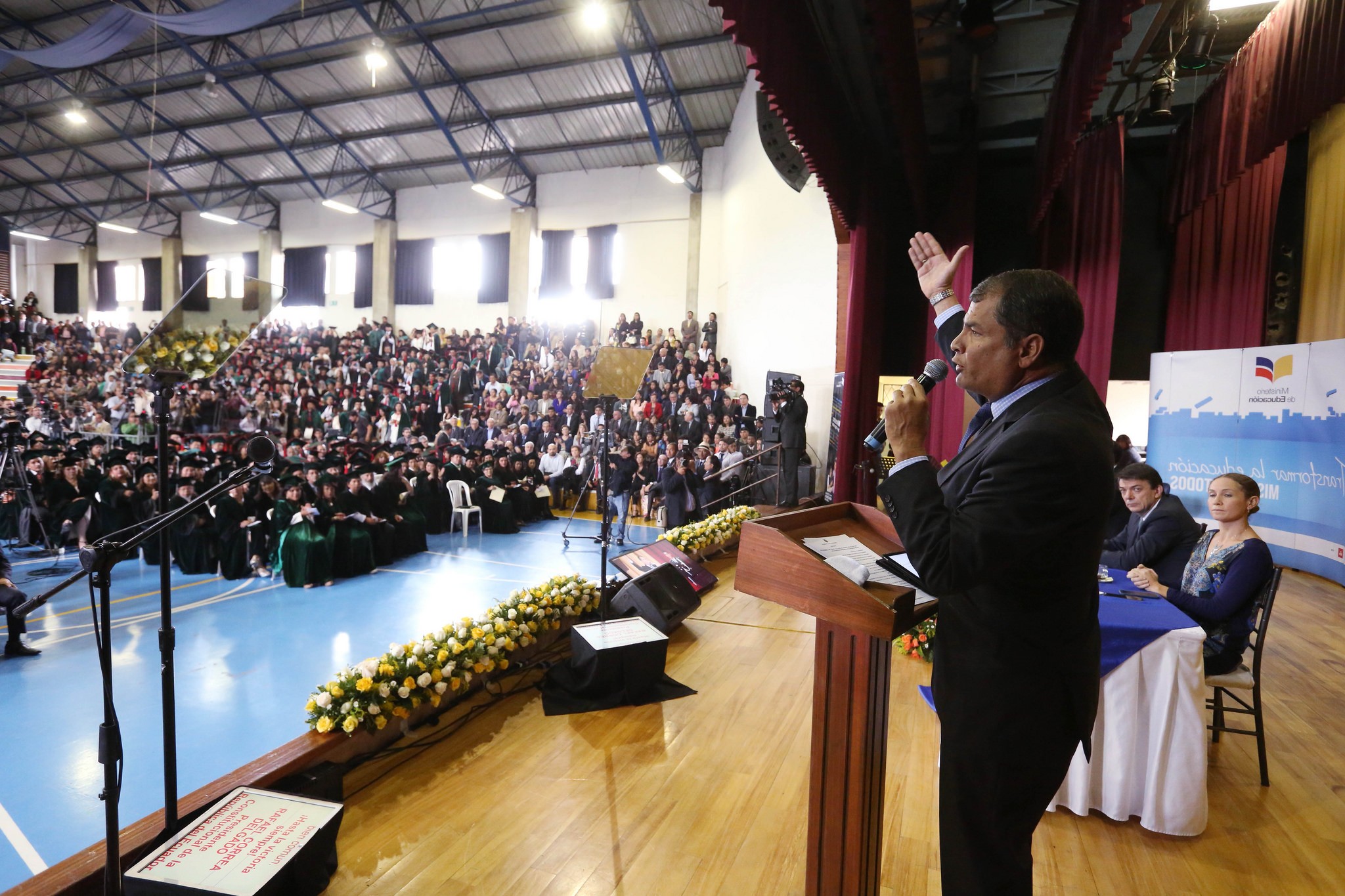 Correa recuerda a militares que su compromiso es con la Patria