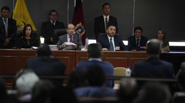 Muerte civil ronda a servidores públicos del Gobierno pasado