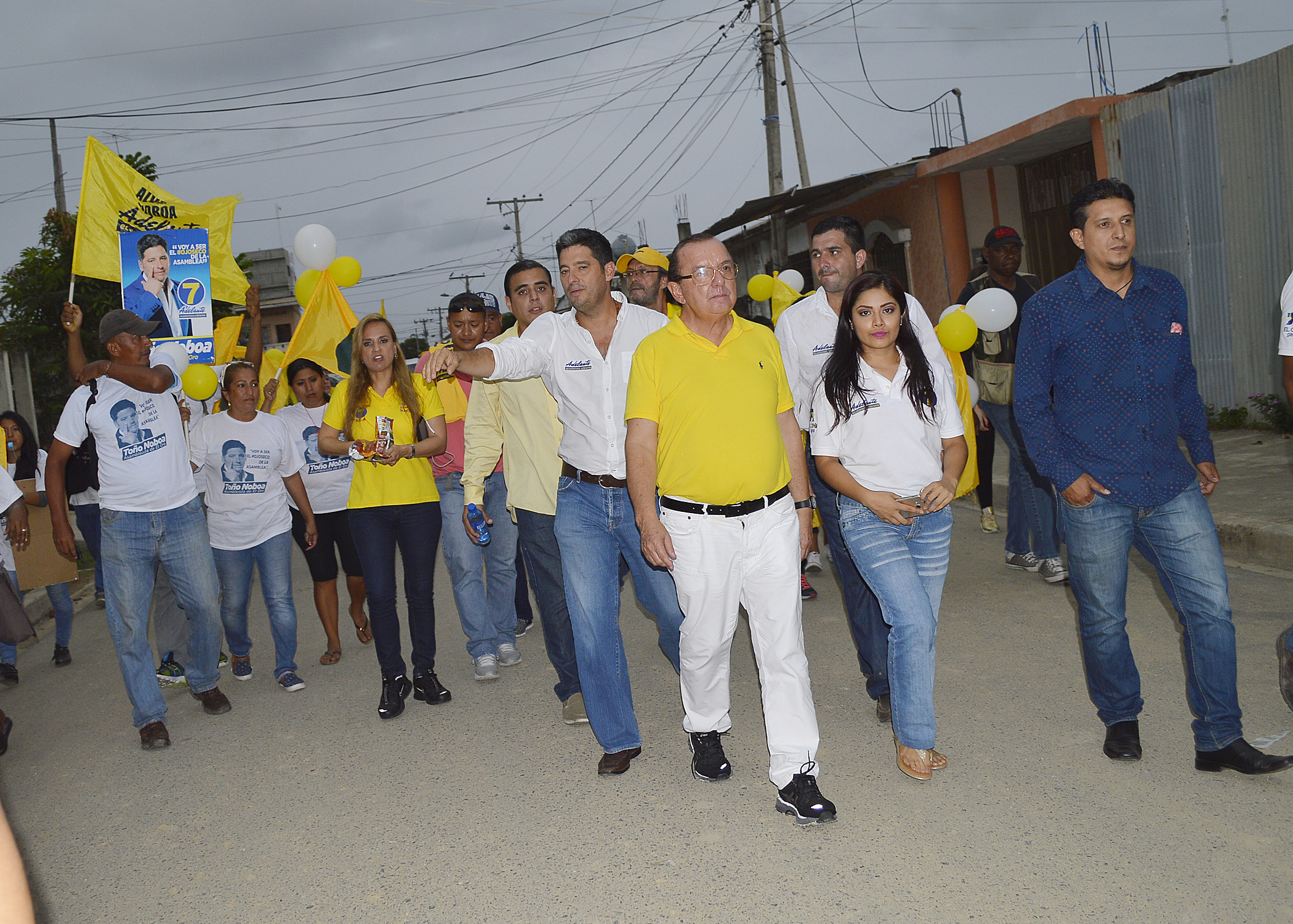 Álvaro Noboa recorrió y escuchó pedidos de habitantes del Oro