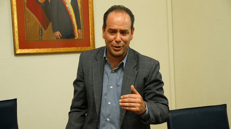 Más dimisiones de altos funcionarios en el Gobierno de Rafael Correa