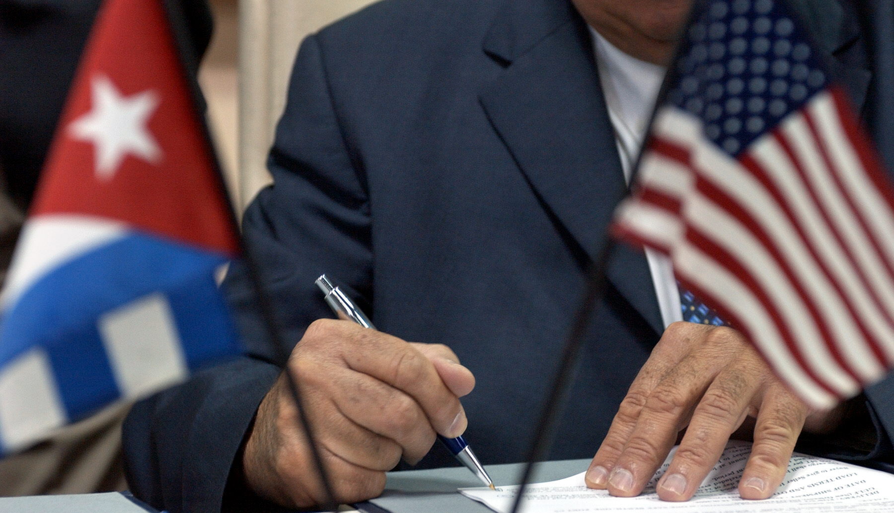 Congreso de EE.UU. quiere bloquear fondos para abrir embajada en Cuba
