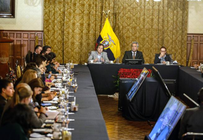 Lenín Moreno habló con prensa extranjera sobre atentado en San Lorenzo, caso Assange y financiamiento para Ecuador
