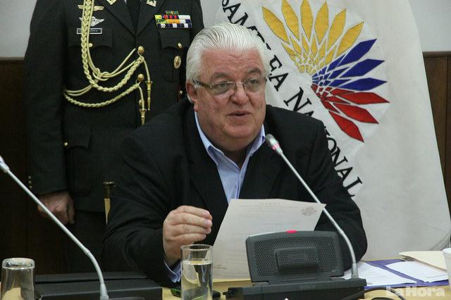 Fernando Cordero renuncia al Ministerio de Defensa