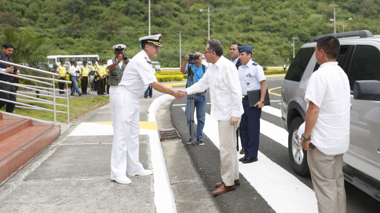 El presidente mantiene a los mandos militares