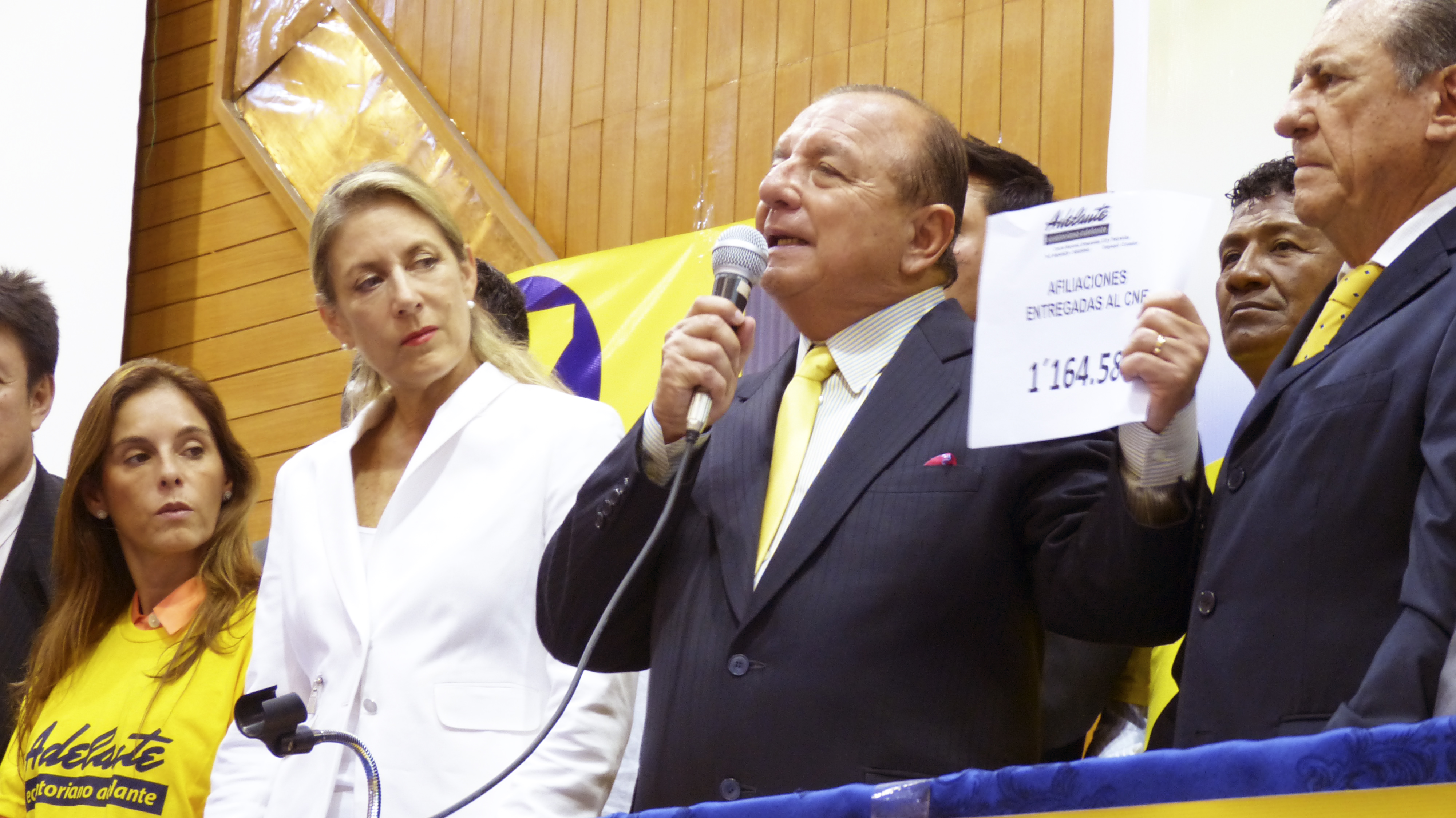 Álvaro Noboa confirma reconocimiento del partido Adelante Ecuatoriano Adelante