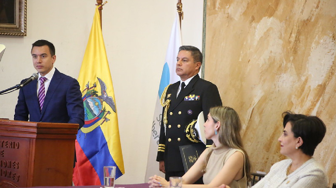 revista-la-verdad-ecuador-gobierno-promete-construir-dos-carceles-y-entregar-chatarra-a-ee-uu-a-cambio-de-armas